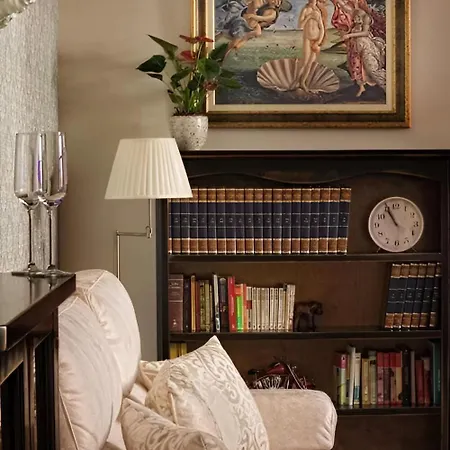 Palace Apartment *